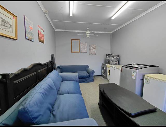 240M² BUILDING FOR SALE IN JEFFREYS BAY CENTRAL